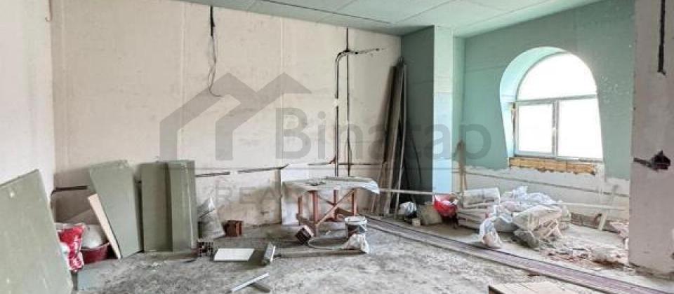 Sherq bazarinin yani, 28 May m/s yaxin tecili 4 otaqli menzil satilir/205 kv.m. - 4