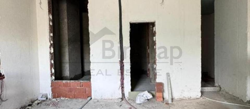 Sherq bazarinin yani, 28 May m/s yaxin tecili 4 otaqli menzil satilir/205 kv.m. - 7