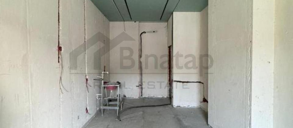 Sherq bazarinin yani, 28 May m/s yaxin tecili 4 otaqli menzil satilir/205 kv.m. - 8