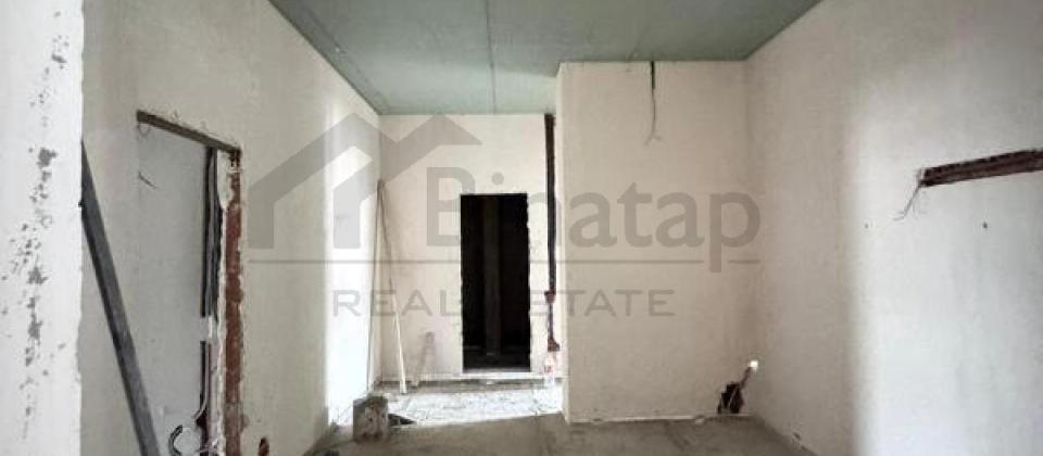 Sherq bazarinin yani, 28 May m/s yaxin tecili 4 otaqli menzil satilir/205 kv.m. - 12