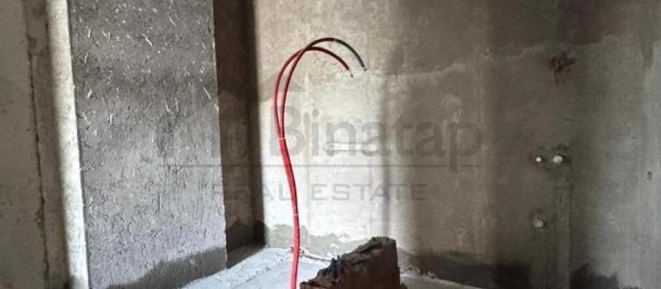 Sherq bazarinin yani, 28 May m/s yaxin tecili 4 otaqli menzil satilir/205 kv.m. - 14