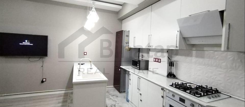 Tibb Universitetinın yanında - 5