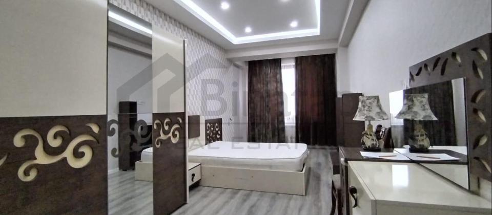 Tibb Universitetinın yanında - 8