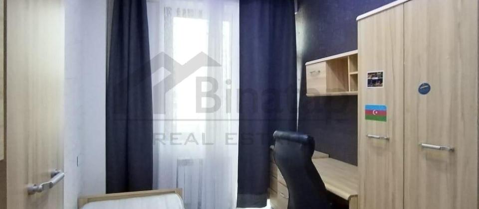 Tibb Universitetinın yanında - 13