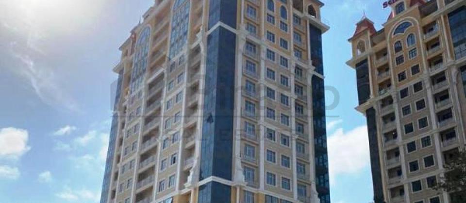 28 May m/s ve Yashil bazara yaxin 3 otaqli menzil satilir/121.5 kv.m.