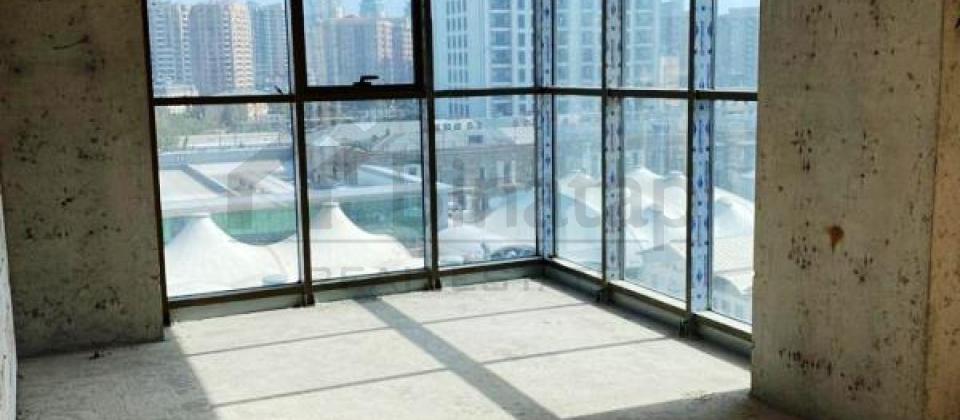 28 May m/s ve Yashil bazara yaxin 3 otaqli menzil satilir/121.5 kv.m. - 2