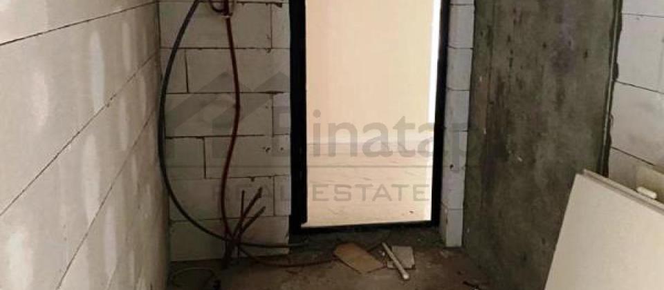 28 May m/s ve Yashil bazara yaxin 3 otaqli menzil satilir/121.5 kv.m. - 8