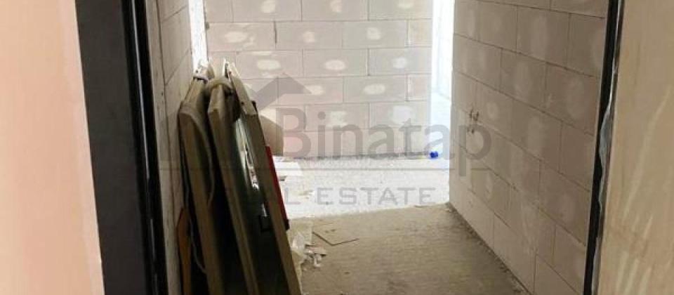 28 May m/s ve Yashil bazara yaxin 3 otaqli menzil satilir/121.5 kv.m. - 9