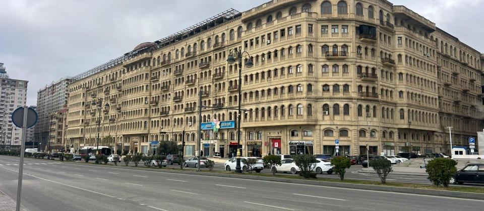 Amay ticaret merkezinde obyekt satilir/40 kv.m., 8 Noyabr prospekti