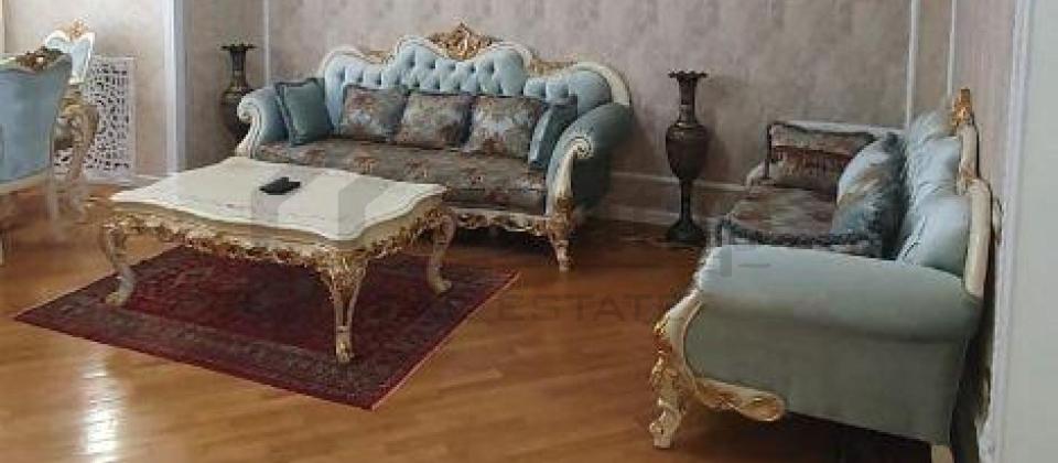 Yashil Ada ushaq bagchasinin yani, 8 Noyabr m/s yaxin 3 otaqli menzil satilir/109 kv.m.