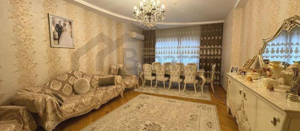 Baki saglamliq merkezinin yanida 4 otaqli menzil satilir/224 kv.m.