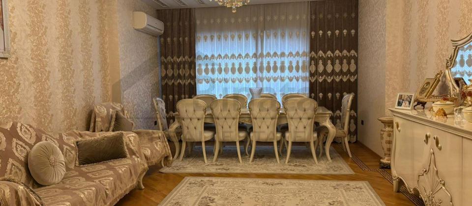 Baki saglamliq merkezinin yanida 4 otaqli menzil satilir/224 kv.m. - 2