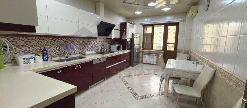 Baki saglamliq merkezinin yanida 4 otaqli menzil satilir/224 kv.m. - 8