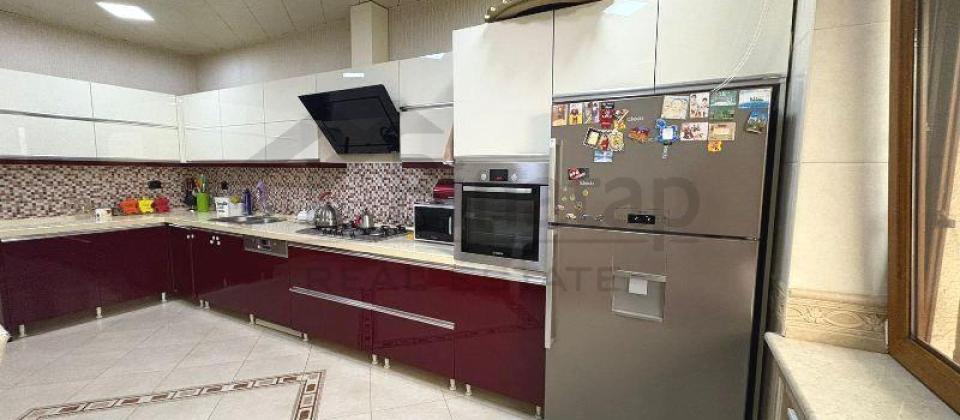 Baki saglamliq merkezinin yanida 4 otaqli menzil satilir/224 kv.m. - 9