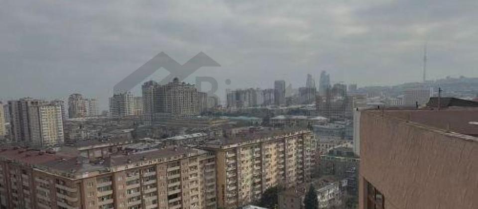 Metbuat prospekti, BDU ve Elmler Akademiyasi m/s yaxin 3 otaqli menzil satilir/120 kv.m. - 2