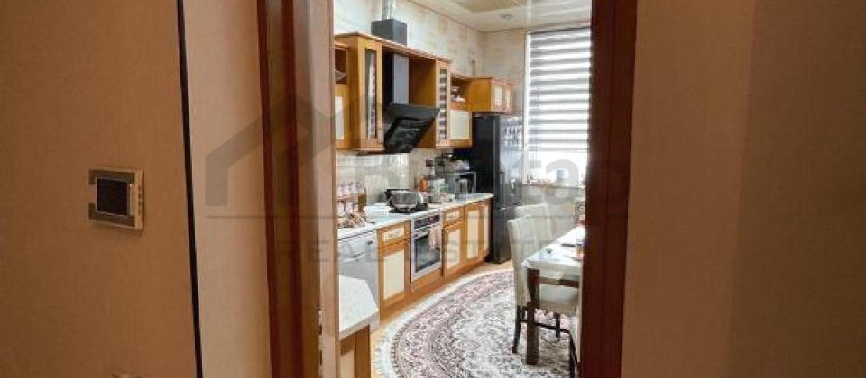 Tbilisi prospekti, 8 Noyabr m/s yaxin 3 otaqli menzil satilir/141 kv.m. - 4