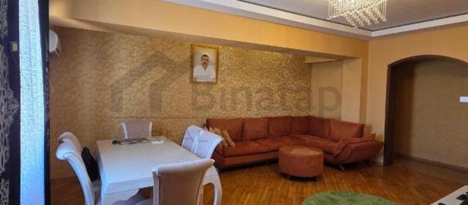 Musabeyov parkinin yani, Elmler Akademiyasi m/s yaxin 4 otaqli menzil satilir/180 kv.m. - 2