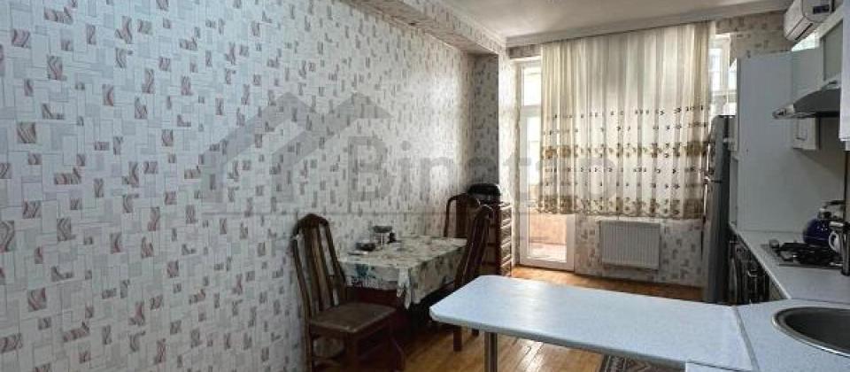 Yashil Ada ushaq bagchasinin yani, 8 Noyabr m/s yaxin 3 otaqli menzil satilir/152.2 kv.m. - 8