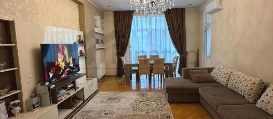 İnşaatçilar m/s ve Baku Malla yaxin 2 otaqli menzil kiraye verilir/88 kv.m.