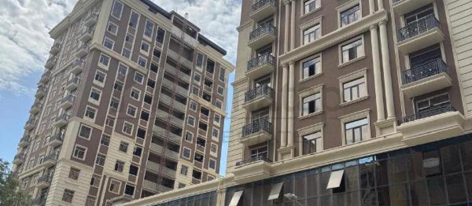 Tefekkur Universitetinin yani, 28 May m/s yaxin 4 otaqli menzil satilir/177 kv.m.