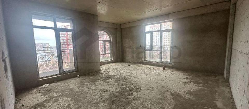 Tefekkur Universitetinin yani, 28 May m/s yaxin 4 otaqli menzil satilir/177 kv.m. - 5