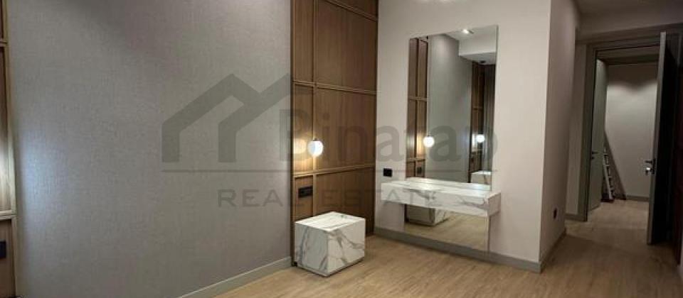 Heyder Eliyev merkezinin yani, Zumrud Residence'de 3 otaqli menzil satilir/140 kv.m. - 2