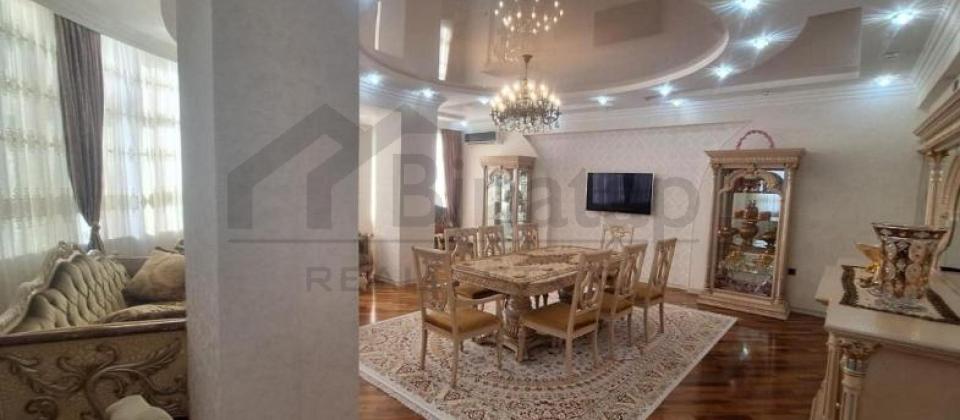 Zoopark, Dede Qorqud, Koala parklari ve 28 May m/s yaxin 4 otaqli menzil satilir/200 kv.m. - 2