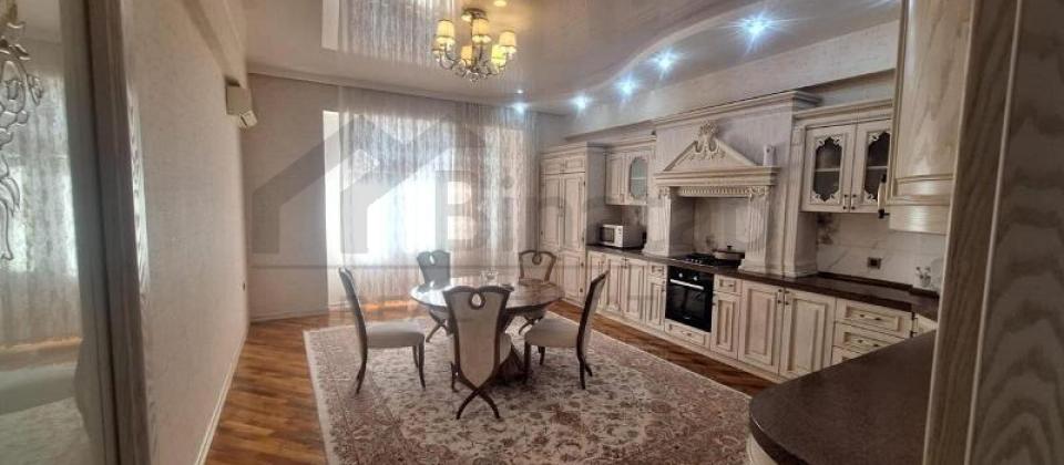 Zoopark, Dede Qorqud, Koala parklari ve 28 May m/s yaxin 4 otaqli menzil satilir/200 kv.m. - 6