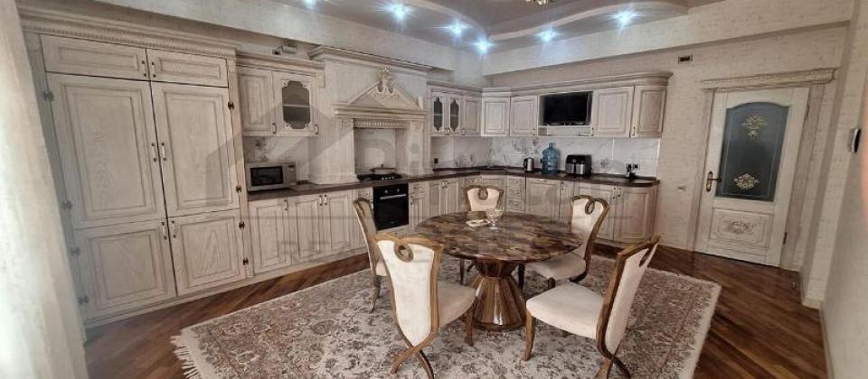 Zoopark, Dede Qorqud, Koala parklari ve 28 May m/s yaxin 4 otaqli menzil satilir/200 kv.m. - 7