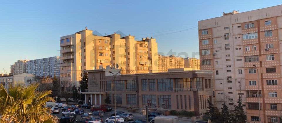 QARAYEV METRO 5 OTAQ LELİNQRAD SATİLİR