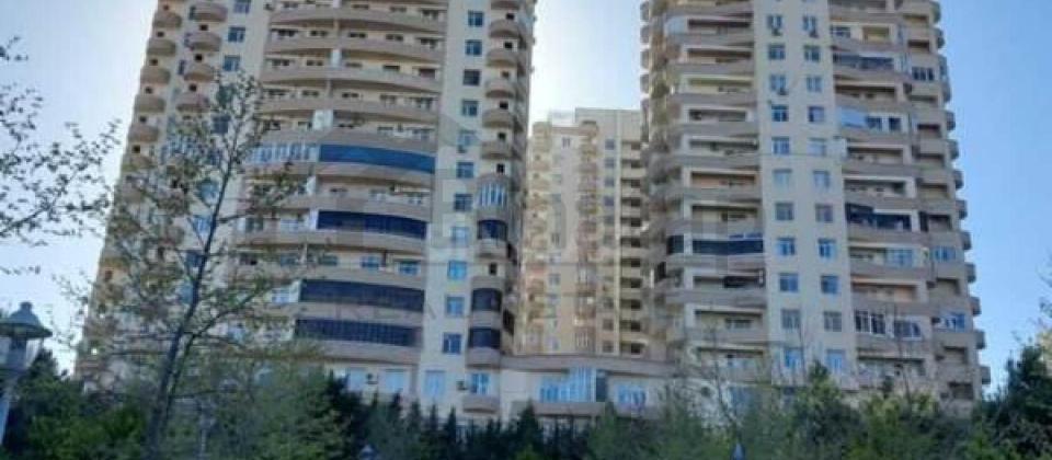 BDU ve Elmler Akademiyasi m/s yaxin 3 otaqli menzil satilir/150 kv.m.