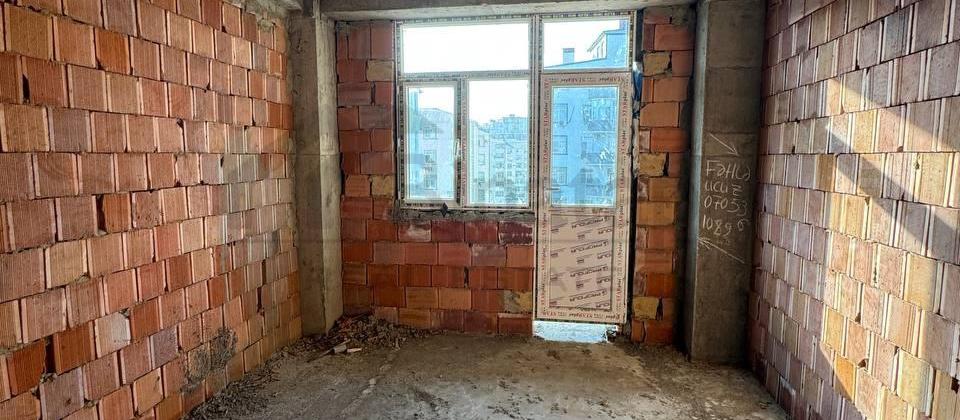 Masazır qəsəbəsi Qurtuluş 93 yaşayış kompleksində  təmirsiz bina evi satılır. - 4