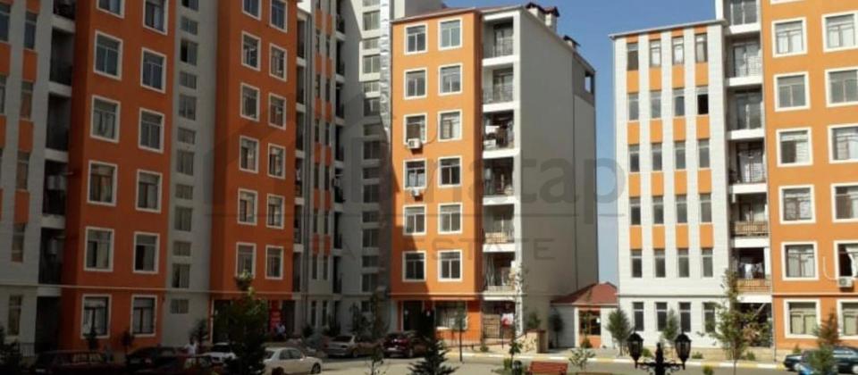 Masazır qəsəbəsi DREAM PARK  yaşayış kompleksində əla təmirli bina evi satılır.