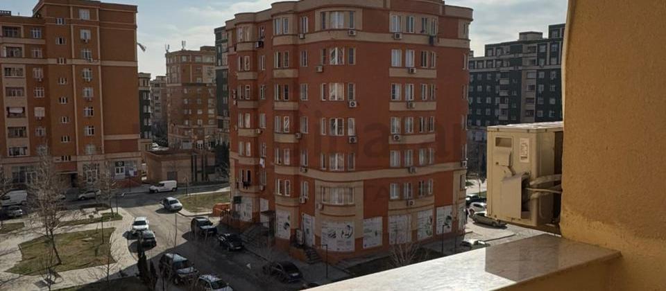 Masazır qəsəbəsi Yeni Bakı yaşayış kompleksində bina evi satılır.