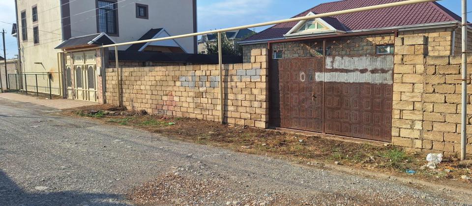 Masazır qəsəbəsi Yeni Bakı yaşayış kompleksinin arxasında  həyət  evi satılır.