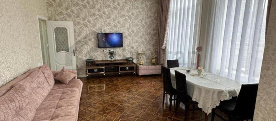 Merkezi parkin yani, Nizami m/s yaxin 2 otaqli menzil satilir/80 kv.m. - 2