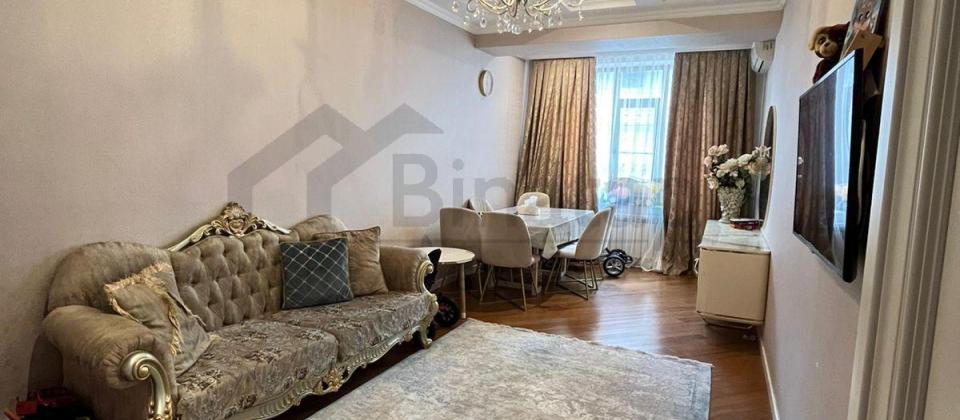 Koroglu m/s ve Dede Qorqud parklarinin yaninda 3 otaqli menzil satilir/108 kv.m.