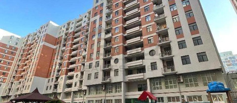 Yashil Ada ushaq bagchasinin yani, 8 Noyabr m/s yaxin 3 otaqli menzil satilir/105 kv.m.