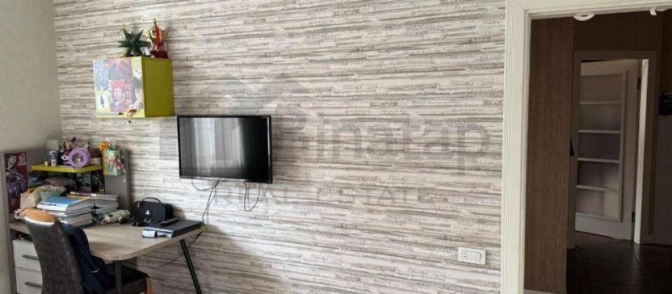 Yashil Ada ushaq bagchasinin yani, 8 Noyabr m/s yaxin 3 otaqli menzil satilir/105 kv.m. - 8