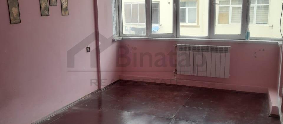 Masazır qəsəbəsi Qurtuluş 93 yaşayış  kompleksində bina evi satılır.