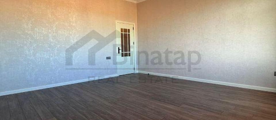 Yasamal parkinin yani, Elmler Akademiyasi m/s yaxin 3 otaqli menzil satilir/120 kv.m. - 2