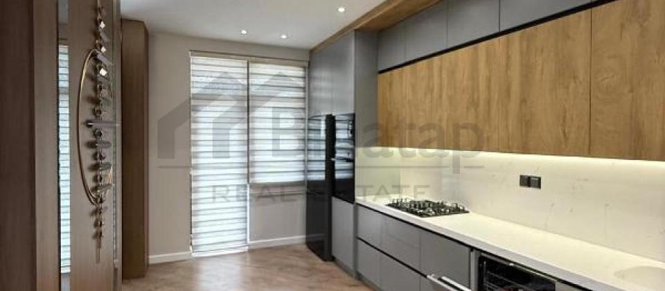 Sherq bazarinin yani, 28 May m/s yaxin 3 otaqli menzil satilir/118 kv.m. - 8