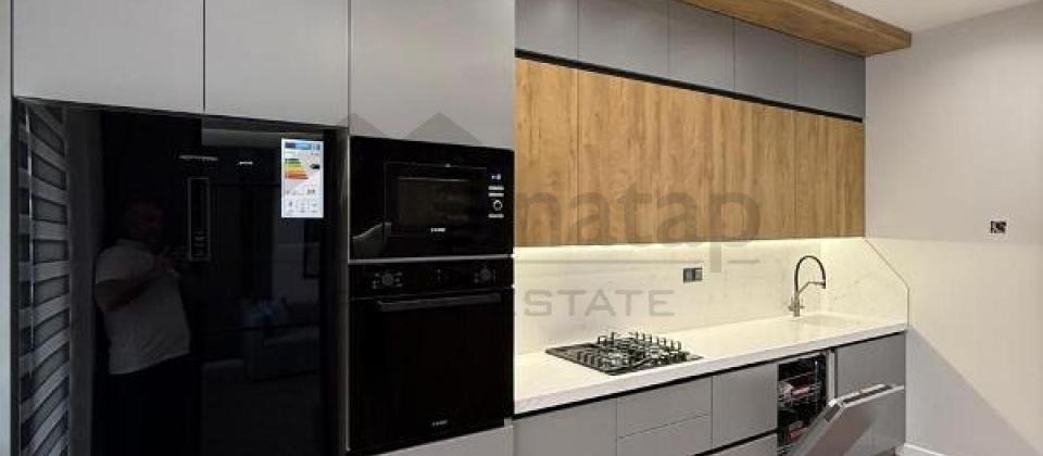 Sherq bazarinin yani, 28 May m/s yaxin 3 otaqli menzil satilir/118 kv.m. - 10