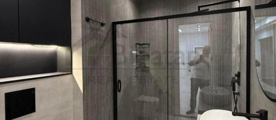 Sherq bazarinin yani, 28 May m/s yaxin 3 otaqli menzil satilir/118 kv.m. - 15