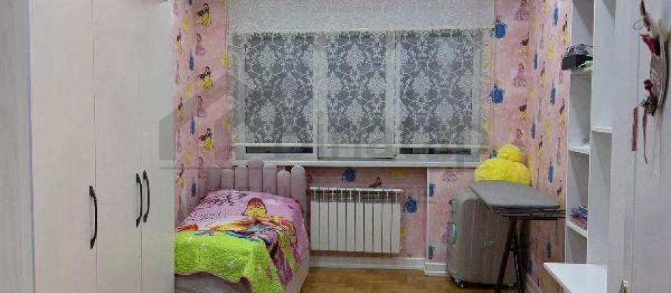 Ayna Sultanova heykelinin yaninda 3 otaqli menzil satilir/100 kv.m. - 6