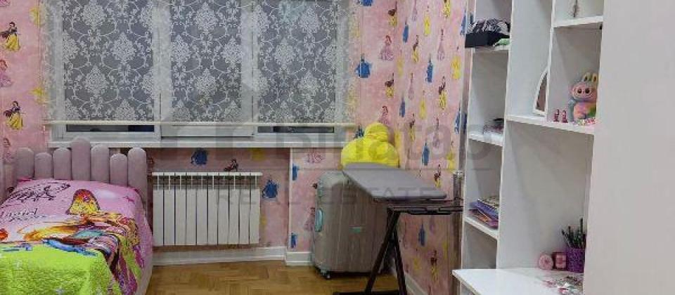 Ayna Sultanova heykelinin yaninda 3 otaqli menzil satilir/100 kv.m. - 8