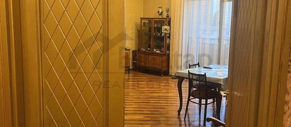 Koroglu ve Koala parklarinin yaninda 3 otaqli menzil satilir/125 kv.m. - 10