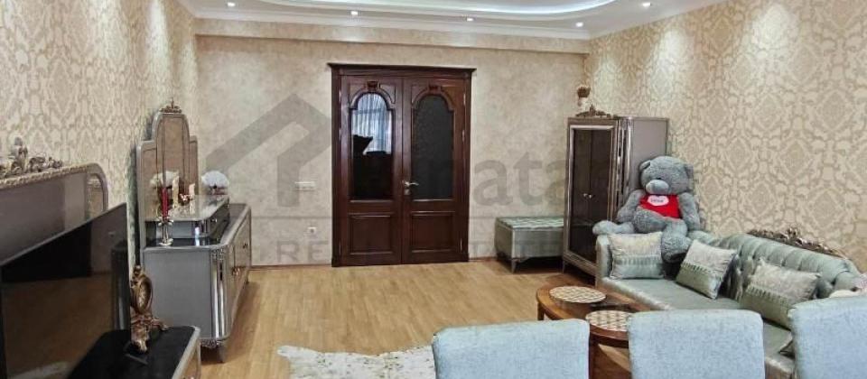 A.M.Şerifzade kuçesi, İnşaatçılar m/s yaninda 3 otaqli menzil satilir/122 kv.m. - 2