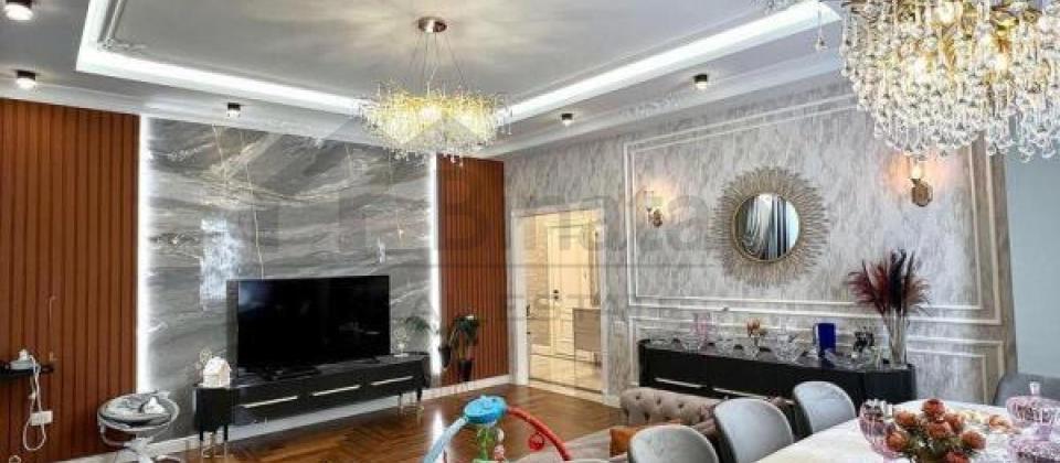 Heydər Əliyev mərkəzinin yanı, Zumrud Residence'də 3 otaqlı mənzil satılır/144 kv.m. - 2