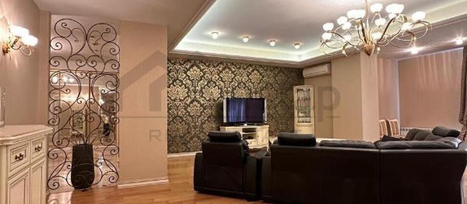 Mərkəzdə..! Heydər Əliyev sarayının yanında 4 otaqlı mənzil satılır/240 kv.m. - 4